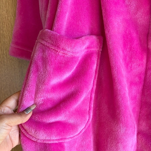 Victoria's Secret Vibrant Pink Plush Robe - Picture 3 of 7